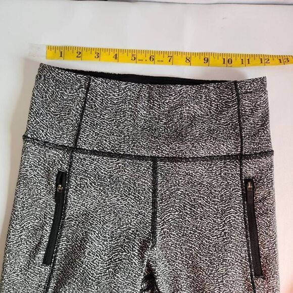 Lululemon Run It Out Tight Power Luxtreme Ripple Jacquard Black White Size 4 D7 - Picture 13 of 15
